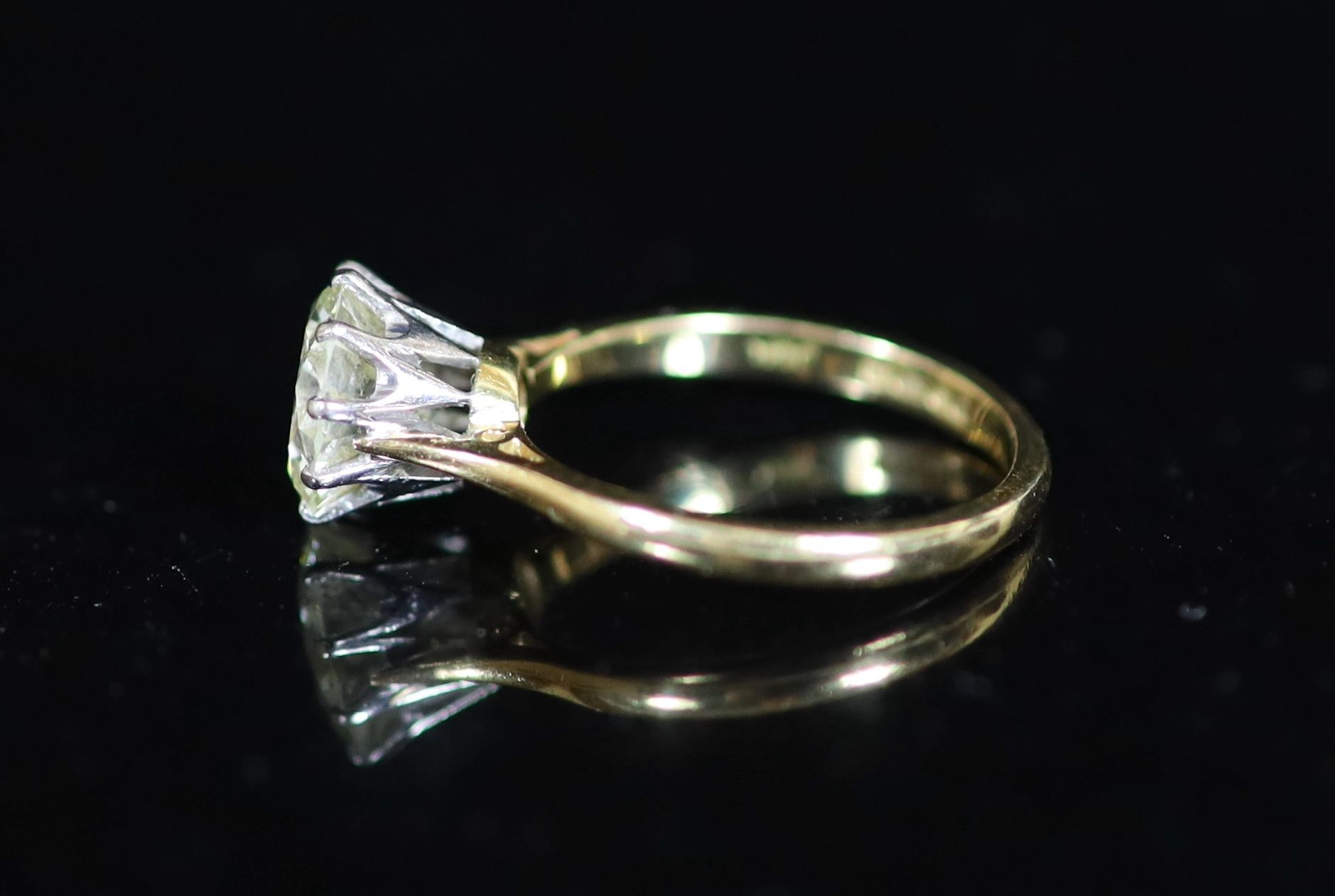 An 18ct gold and solitaire diamond ring